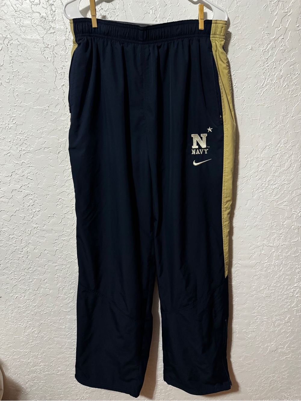 Nike “Navy” Storm Fit Ripstop Track Pants
Mens size XL